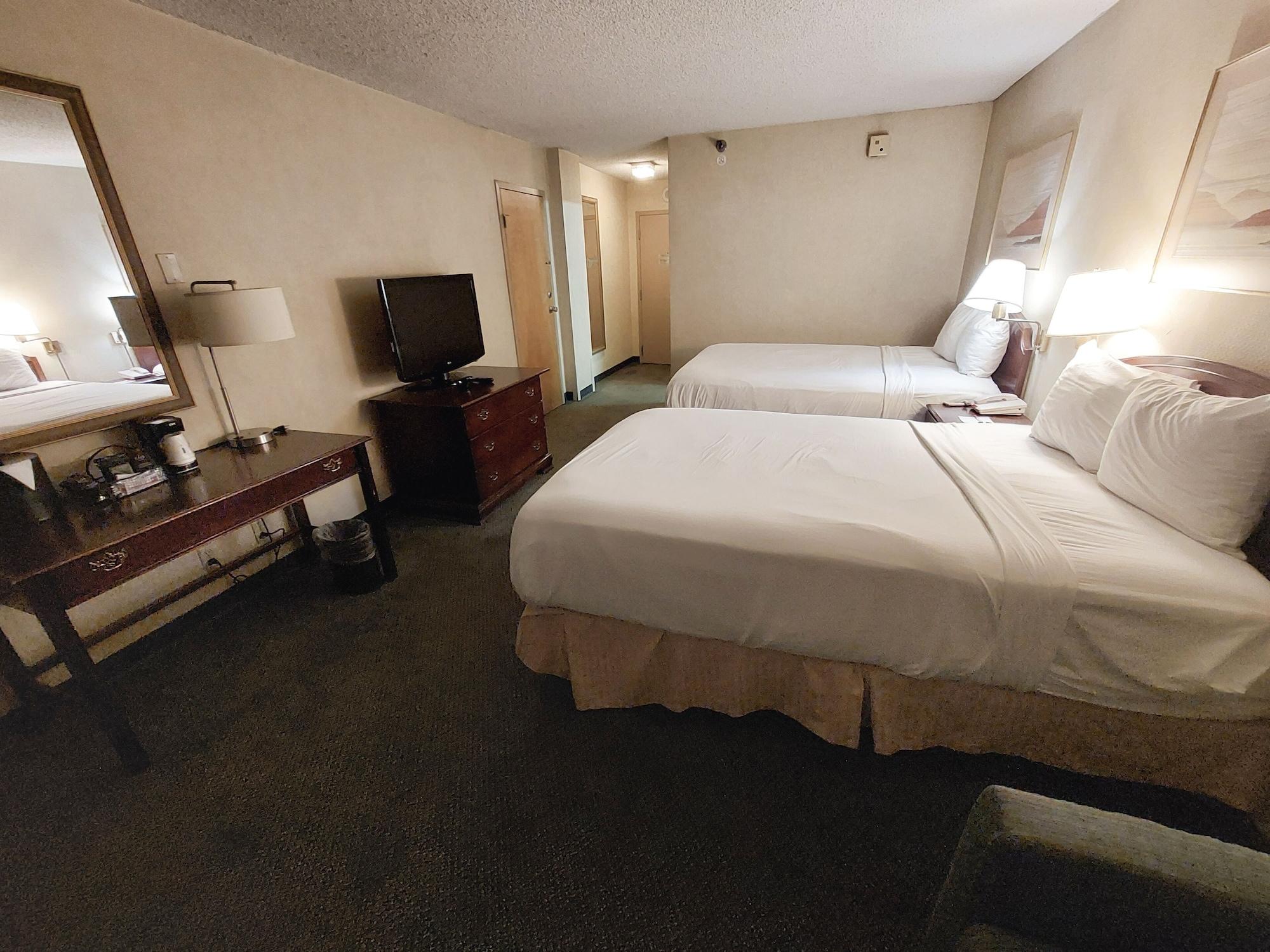 Ramada By Wyndham Reno Hotel & Casino Екстериор снимка