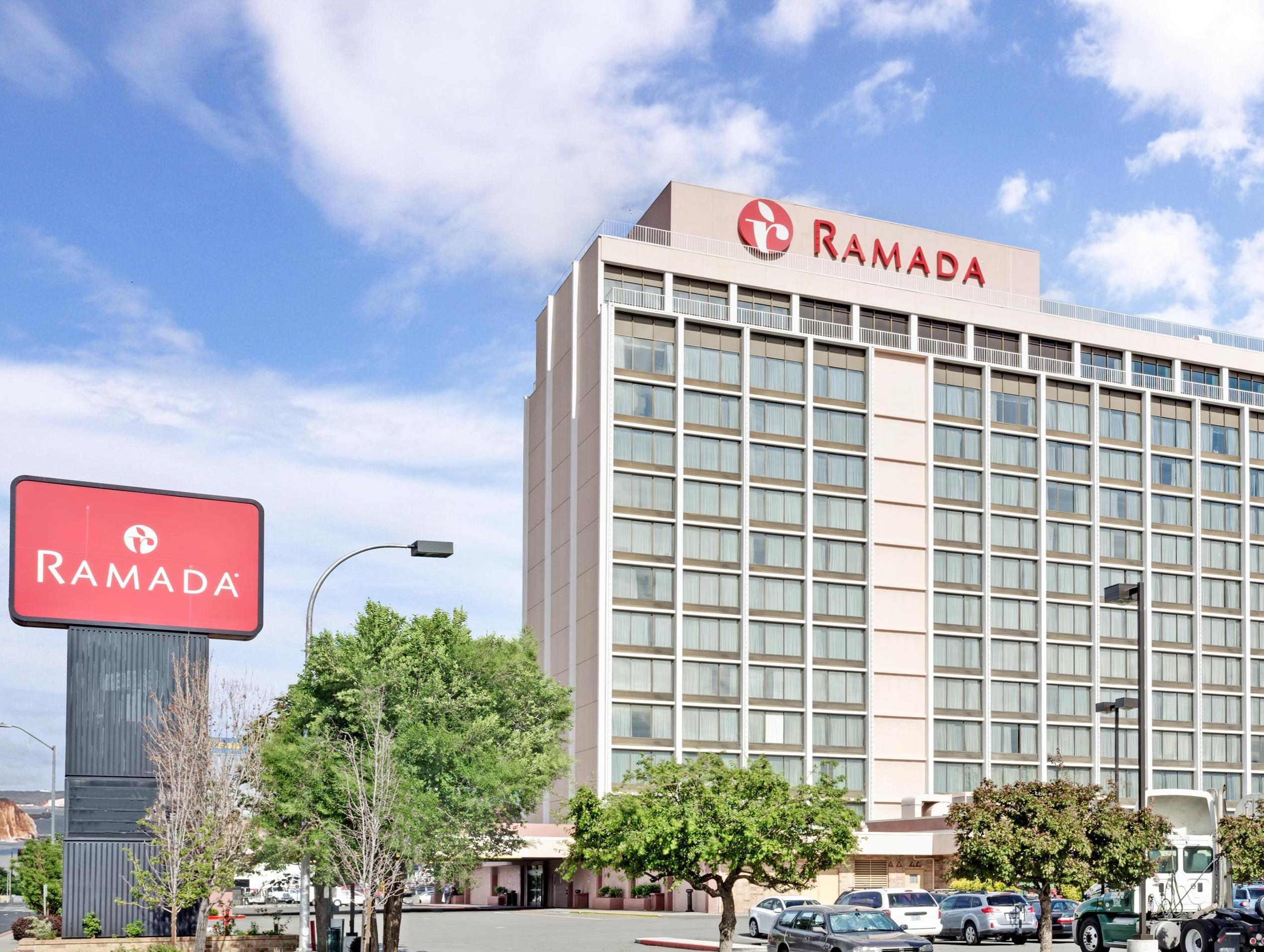 Ramada By Wyndham Reno Hotel & Casino Екстериор снимка