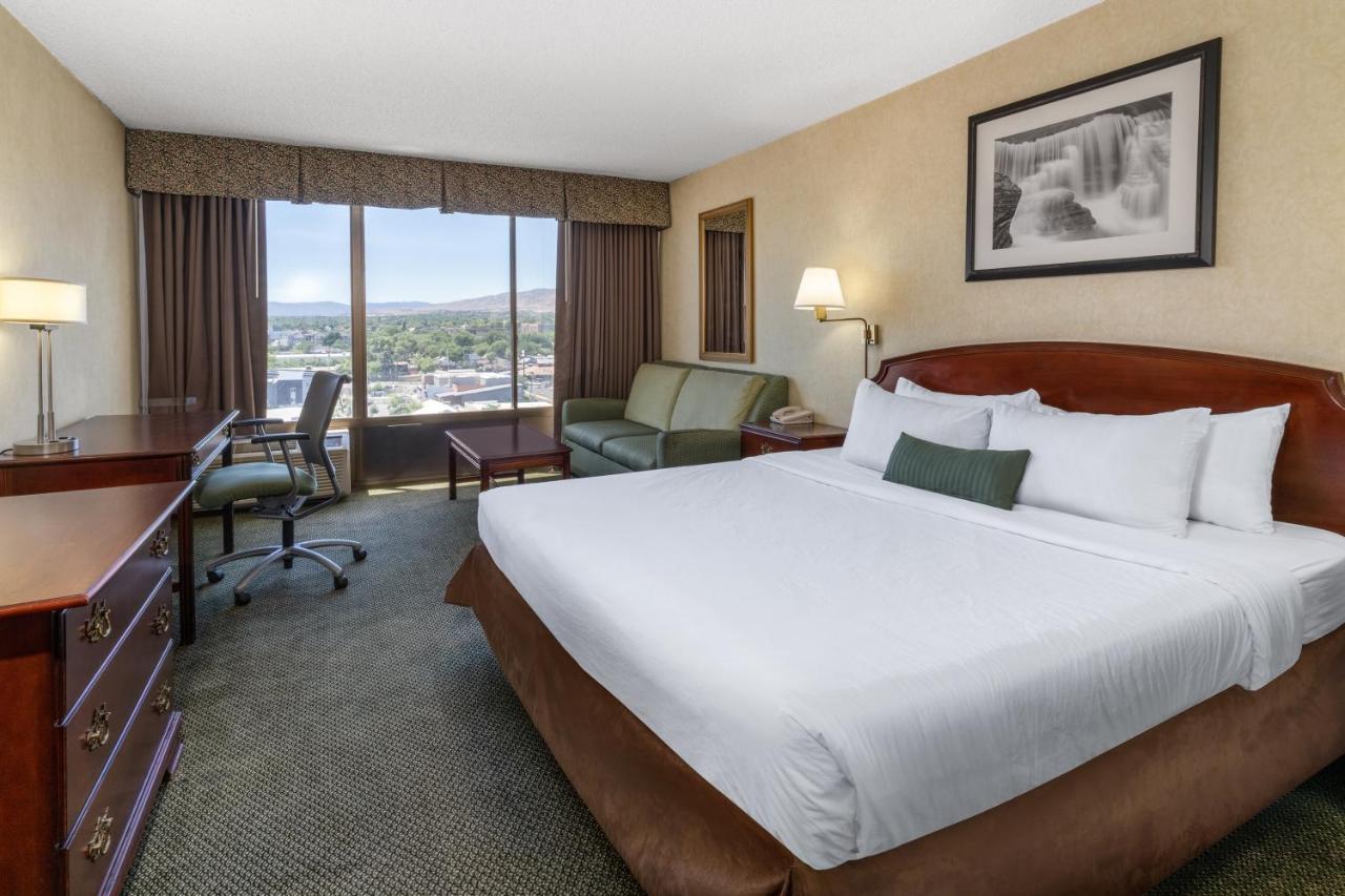 Ramada By Wyndham Reno Hotel & Casino Екстериор снимка