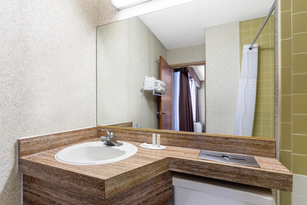 Ramada By Wyndham Reno Hotel & Casino Екстериор снимка