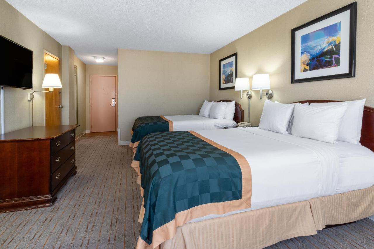 Ramada By Wyndham Reno Hotel & Casino Екстериор снимка