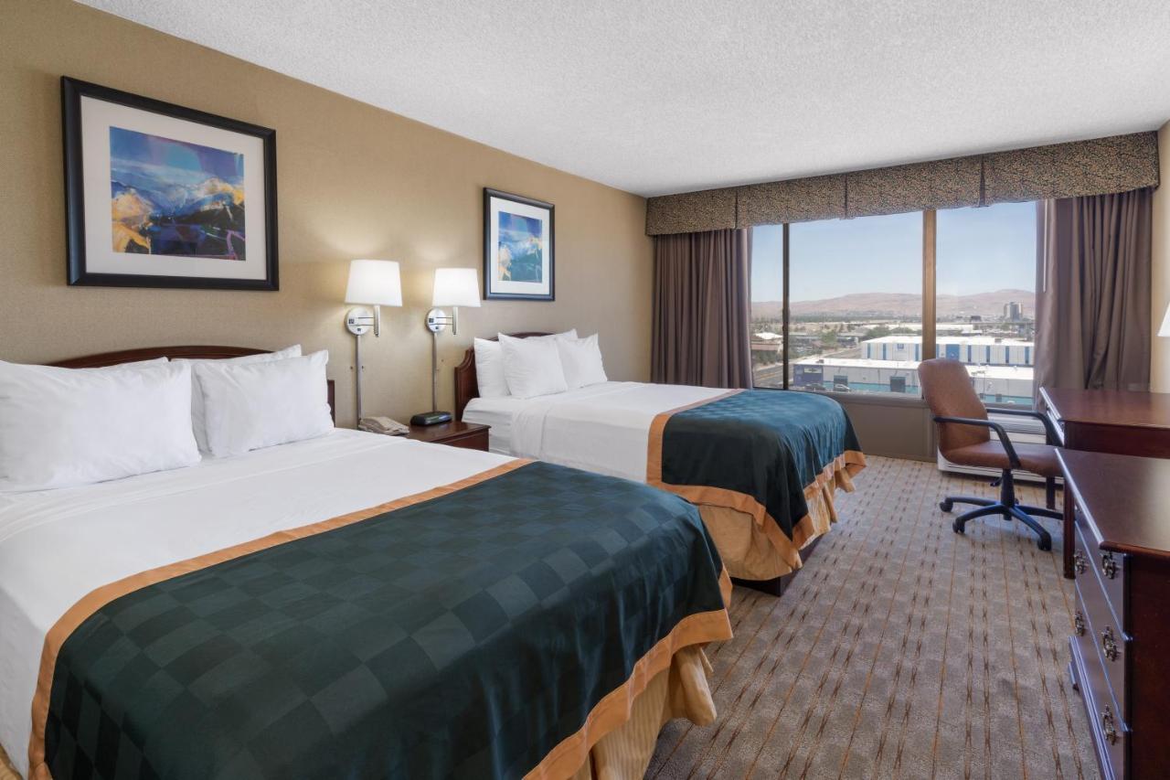 Ramada By Wyndham Reno Hotel & Casino Екстериор снимка