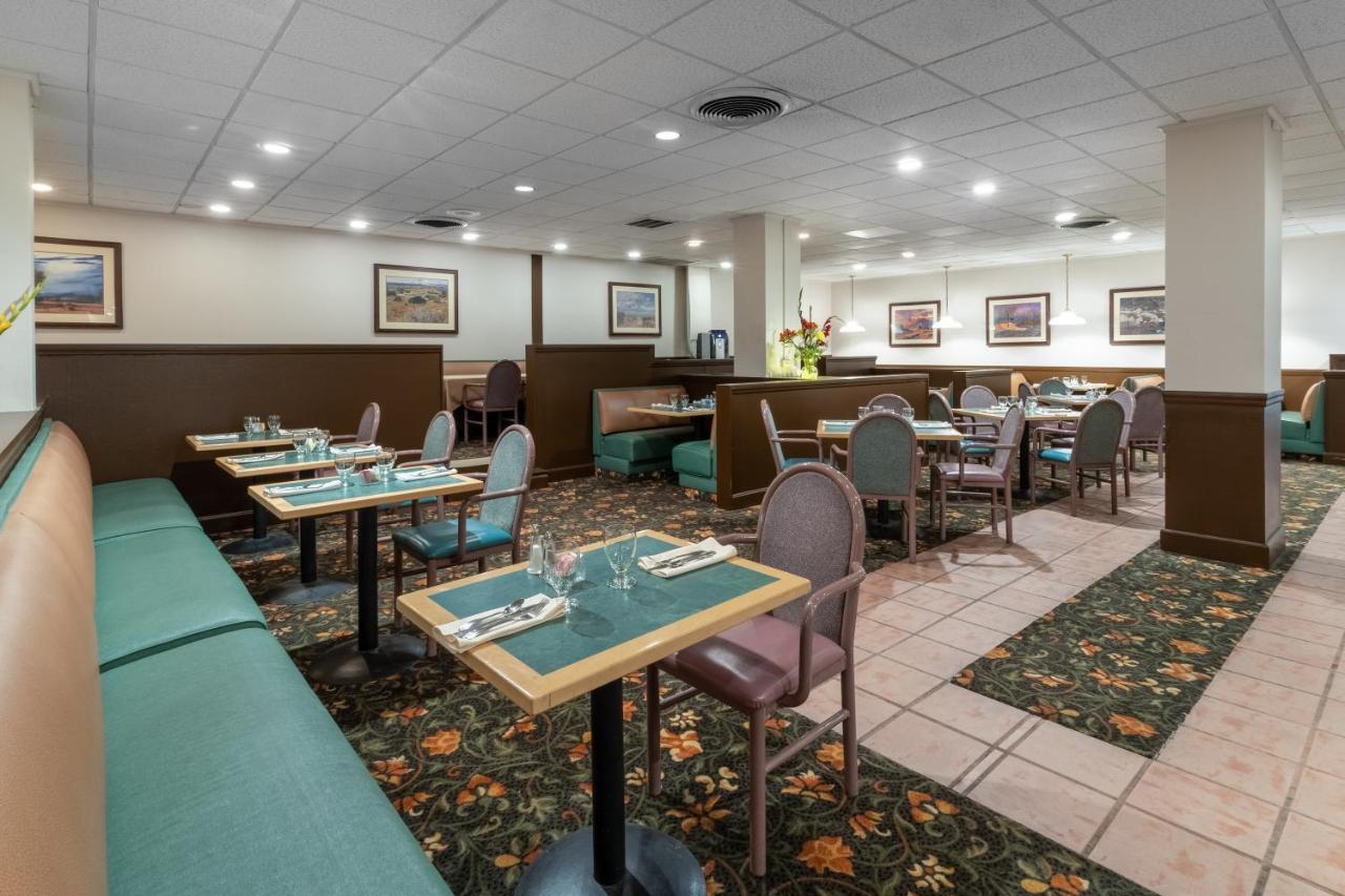 Ramada By Wyndham Reno Hotel & Casino Екстериор снимка