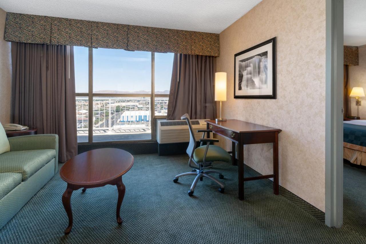 Ramada By Wyndham Reno Hotel & Casino Екстериор снимка