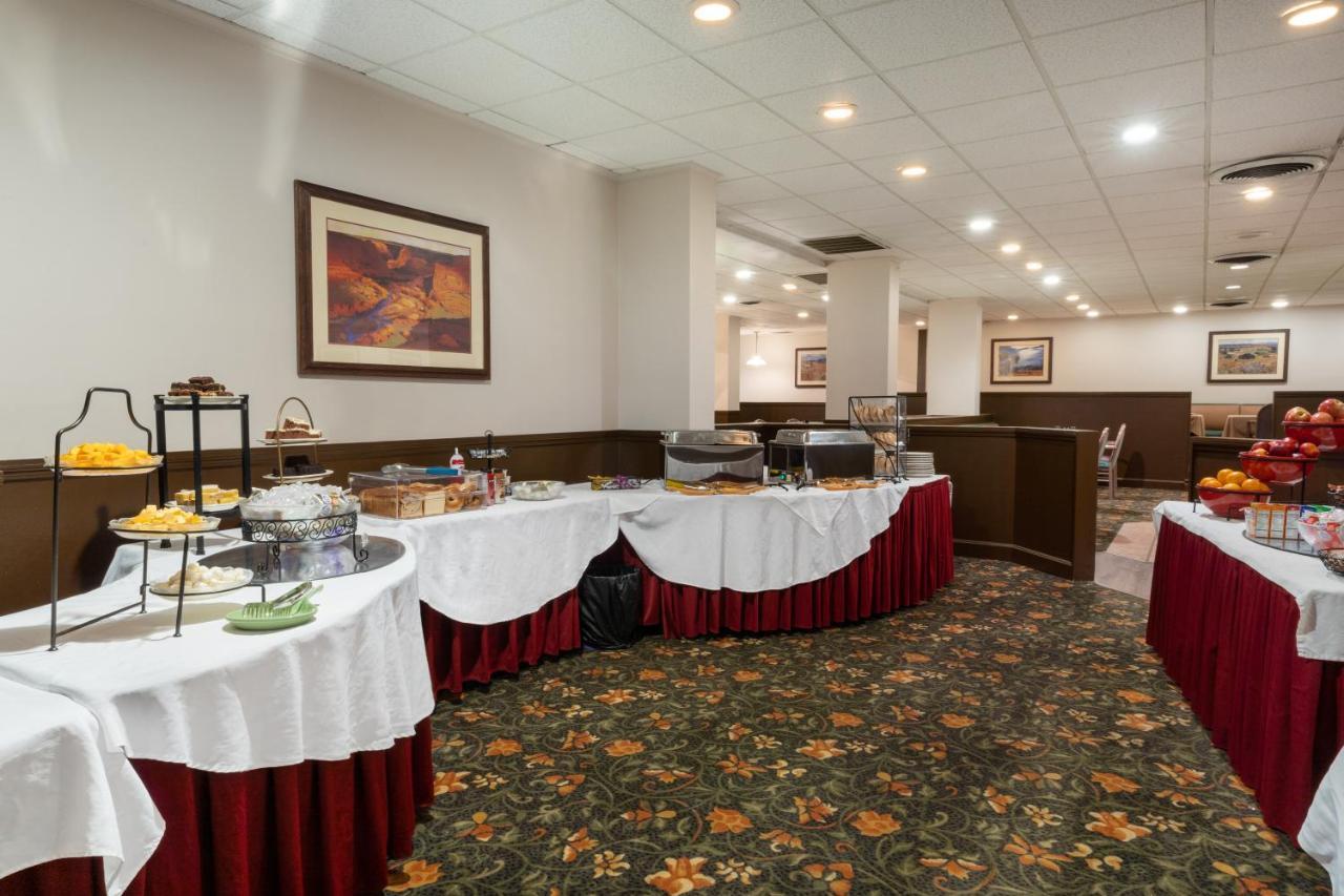 Ramada By Wyndham Reno Hotel & Casino Екстериор снимка