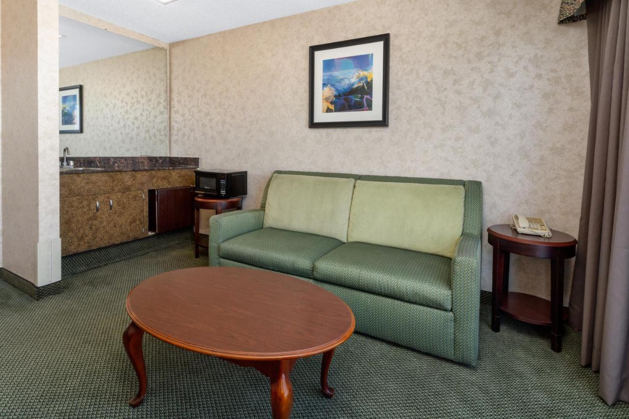 Ramada By Wyndham Reno Hotel & Casino Екстериор снимка