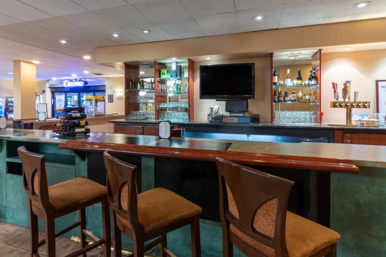 Ramada By Wyndham Reno Hotel & Casino Екстериор снимка
