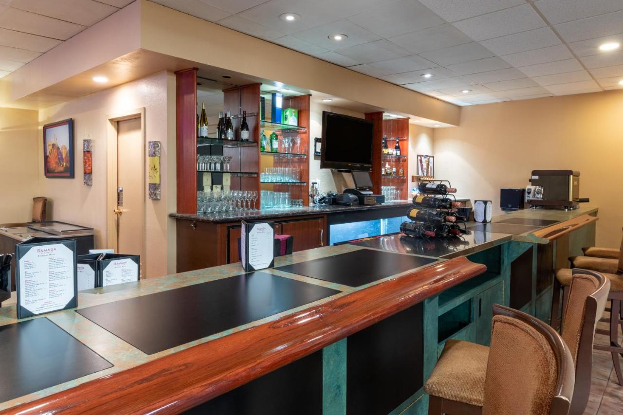 Ramada By Wyndham Reno Hotel & Casino Екстериор снимка