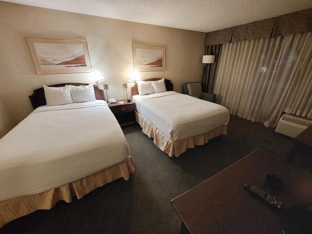 Ramada By Wyndham Reno Hotel & Casino Екстериор снимка