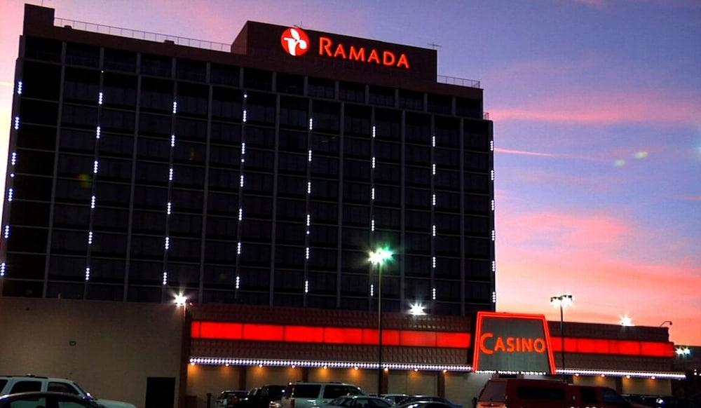 Ramada By Wyndham Reno Hotel & Casino Екстериор снимка
