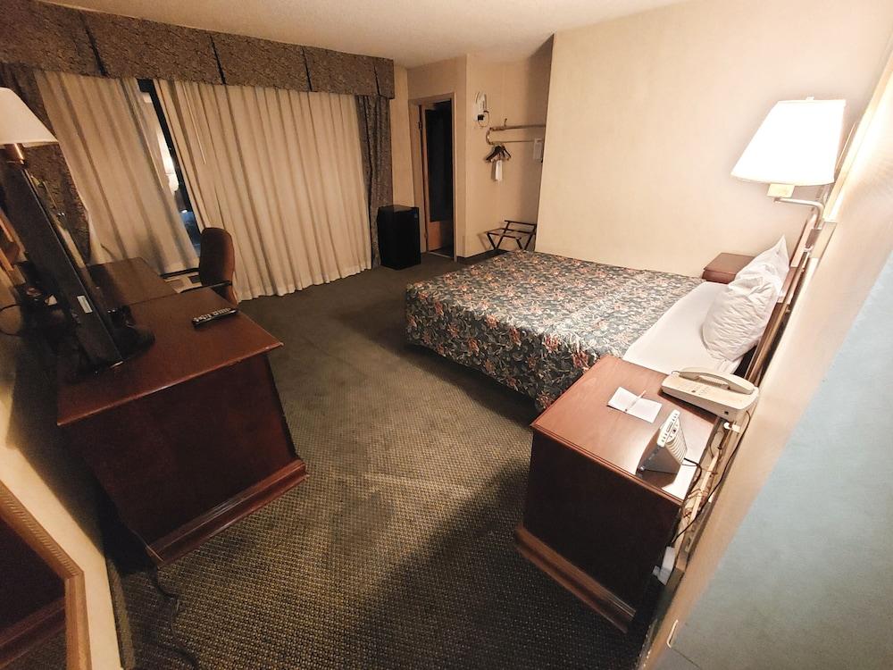Ramada By Wyndham Reno Hotel & Casino Екстериор снимка