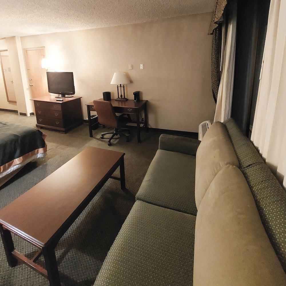 Ramada By Wyndham Reno Hotel & Casino Екстериор снимка