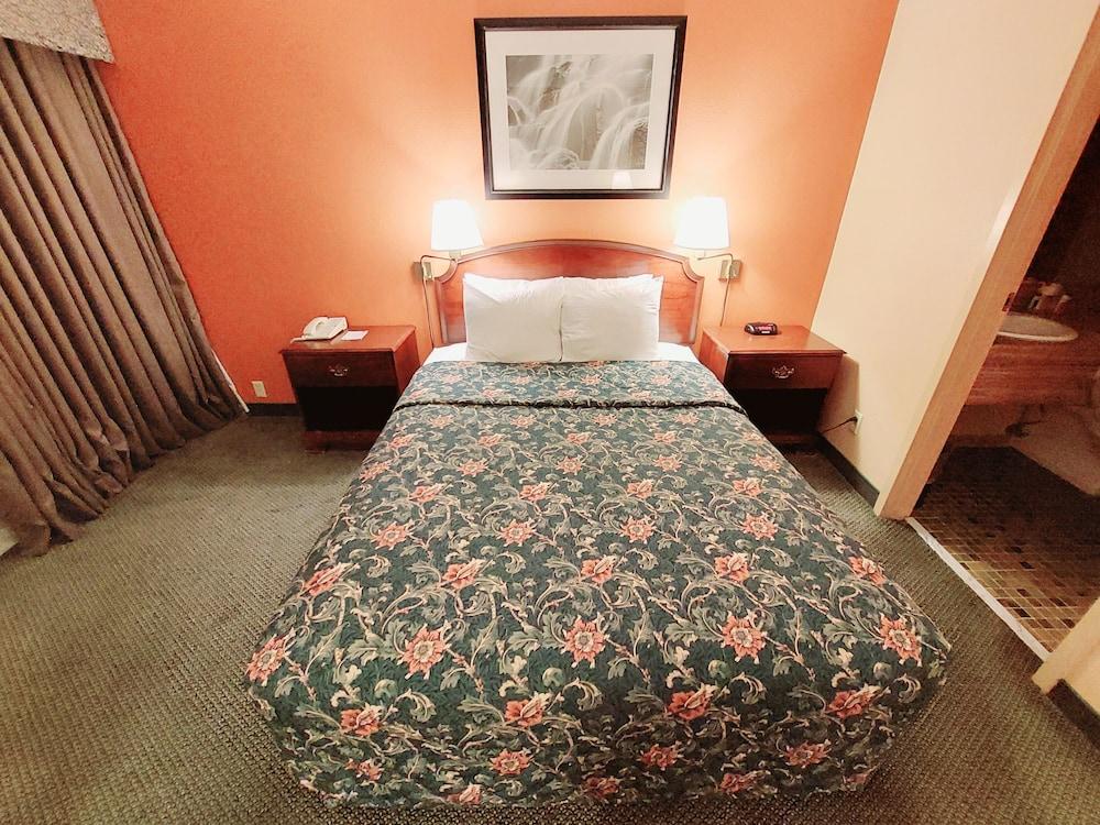 Ramada By Wyndham Reno Hotel & Casino Екстериор снимка