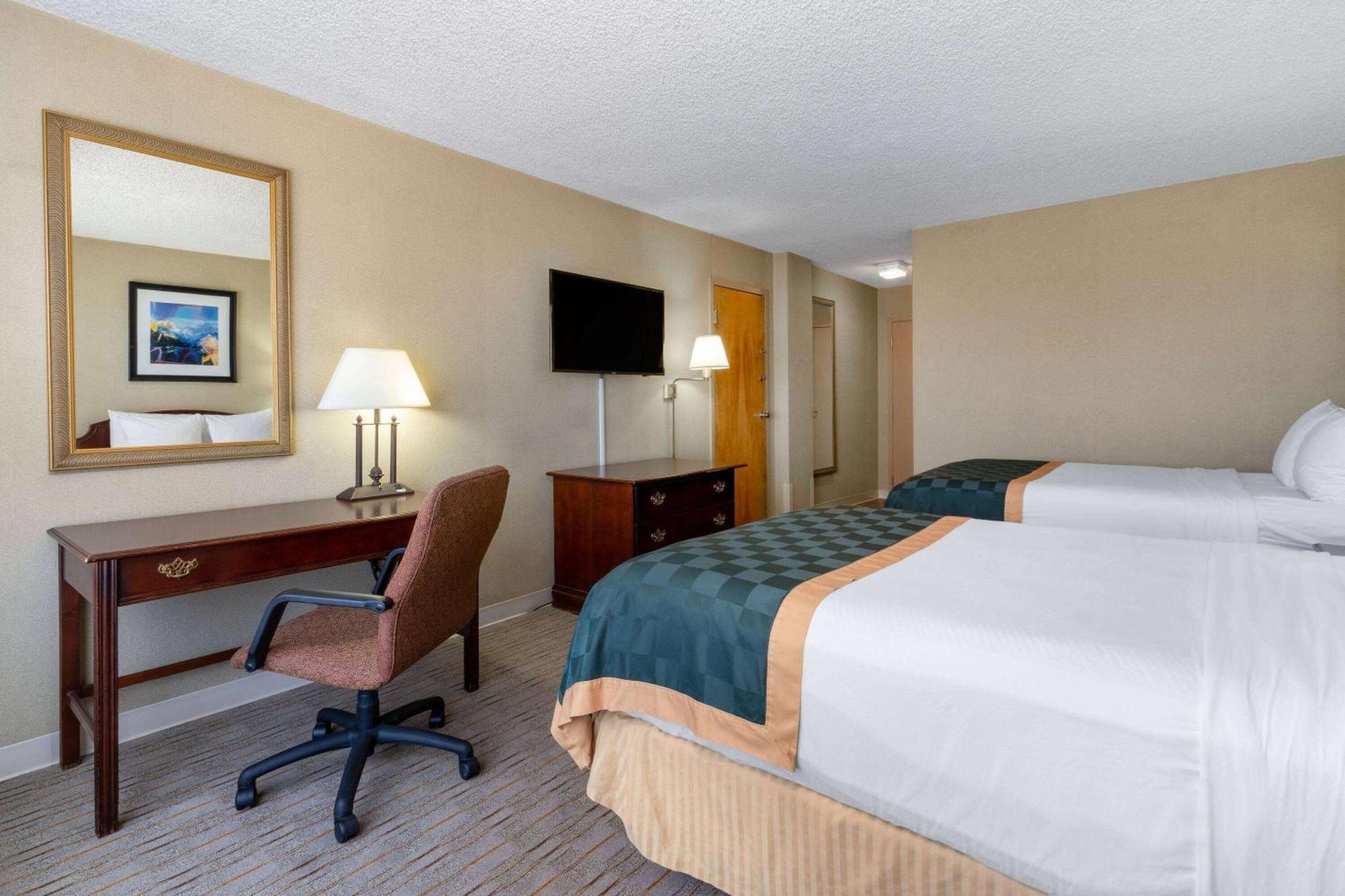 Ramada By Wyndham Reno Hotel & Casino Екстериор снимка