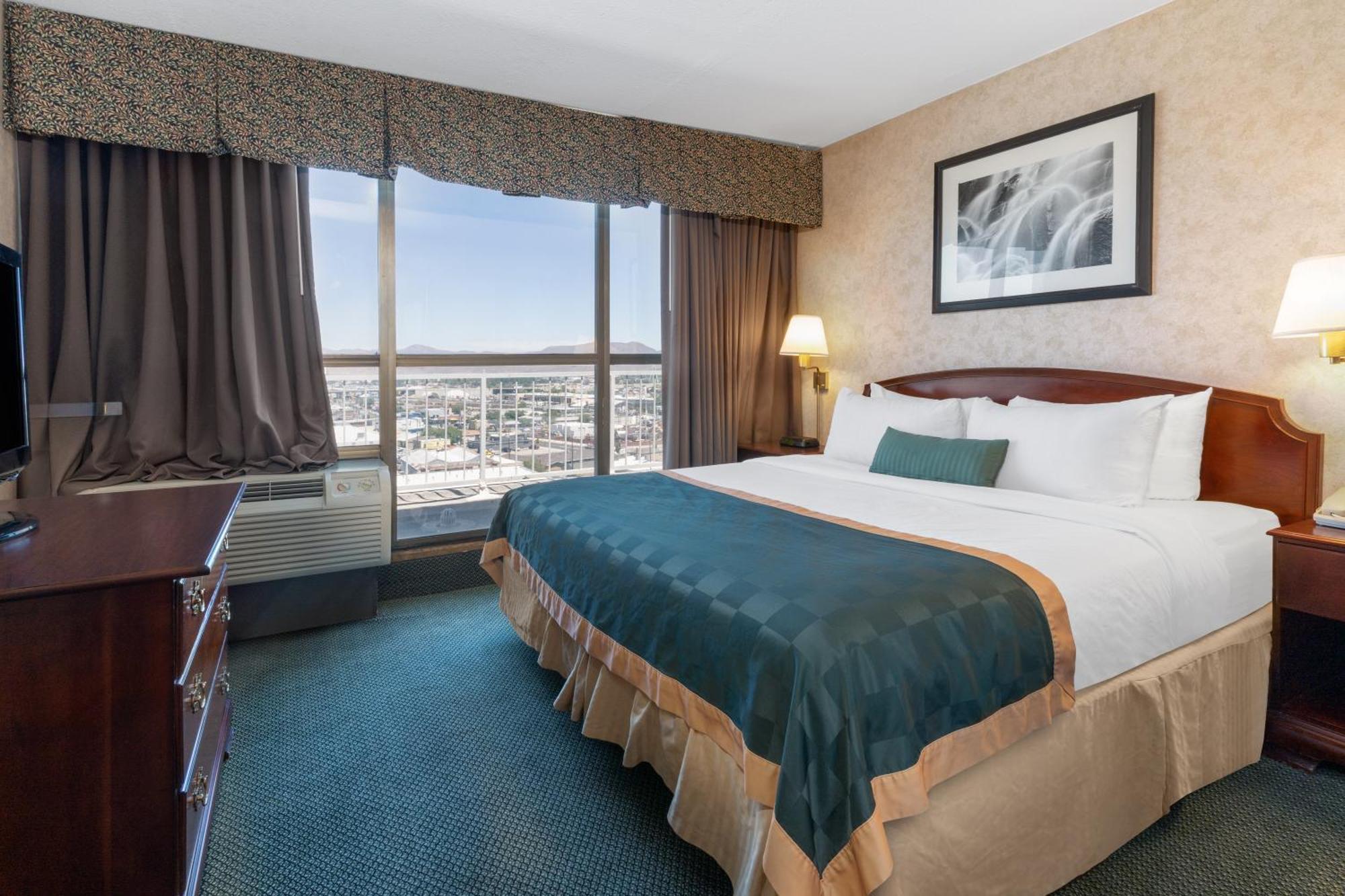 Ramada By Wyndham Reno Hotel & Casino Екстериор снимка