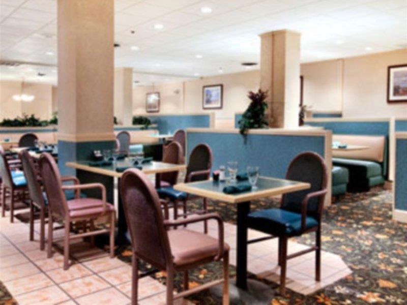 Ramada By Wyndham Reno Hotel & Casino Екстериор снимка
