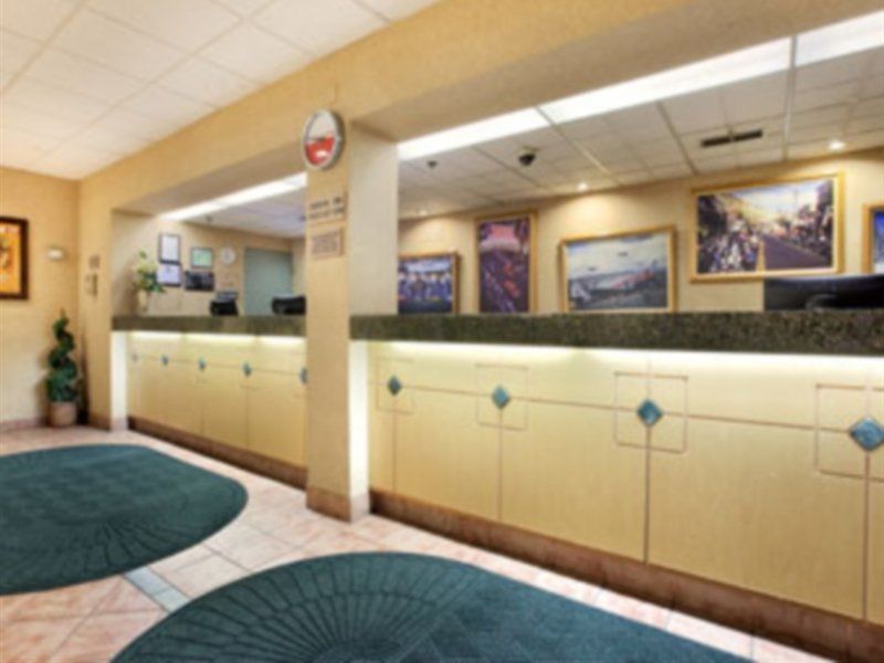 Ramada By Wyndham Reno Hotel & Casino Екстериор снимка